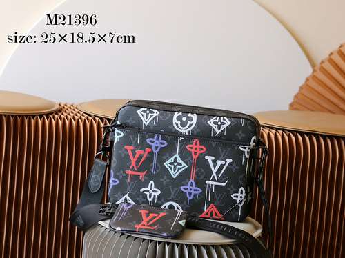 Picture of LV Mens Bags _SKUfw123921742fw